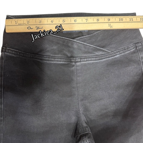 Women's Black Flared Jean - Picture 5 of 8